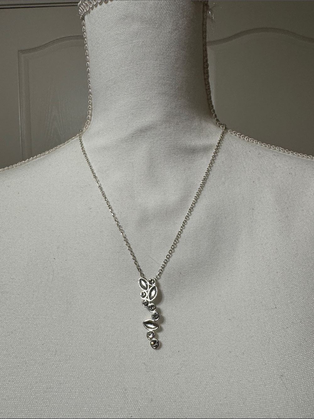 Silver Leaf Drop Pendant Necklace - Women's Jewelry